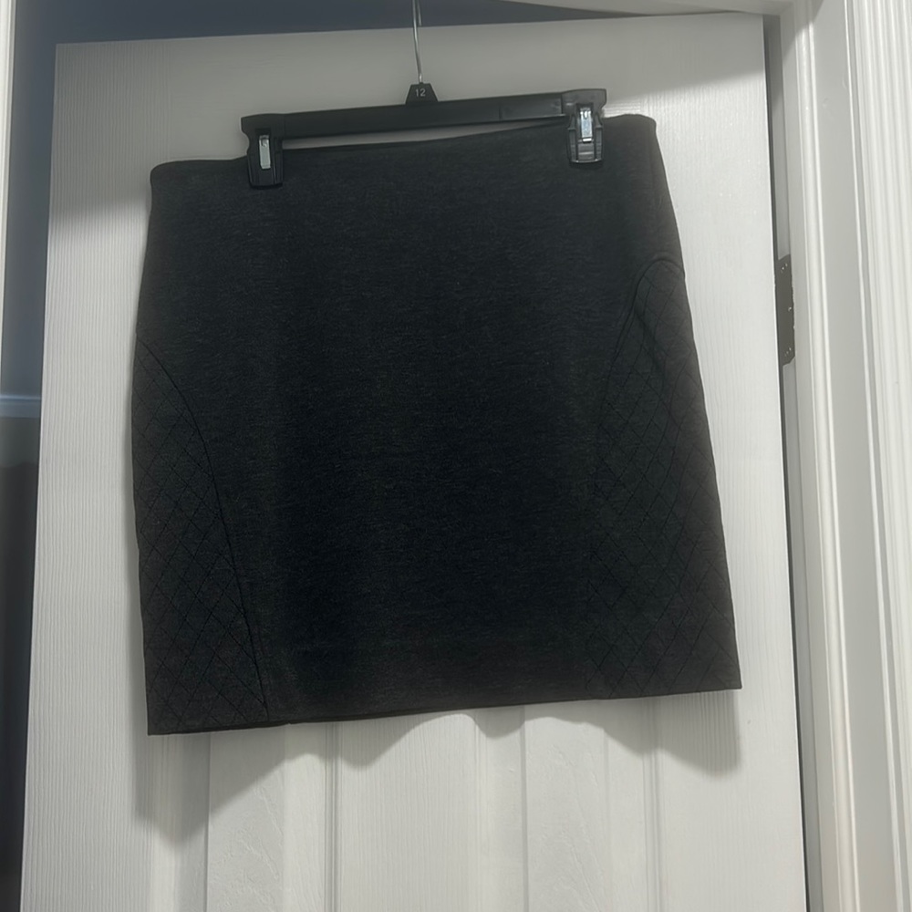 Simply Vera M charcoal pencil skirt.